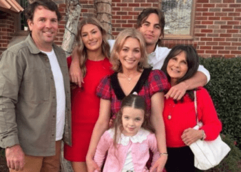 Britney Spears lanza mensaje irónico tras foto navideña donde aparece su hijo