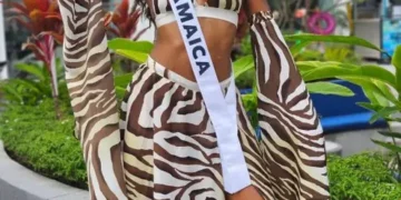 Miss Jamaica sufre lesiones graves tras caída en Miss Universe
