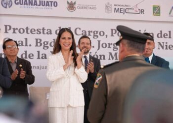 Asiste Libia Dennise a la ceremonia de Cambio de Mando en la XII Región Militar