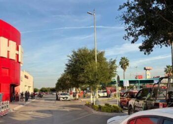 Tiroteo cerca de supermercado en Apodaca provoca resguardo de clientes y empleados