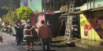 Incendio en vivienda de Iztapalapa provoca evacuaciones y personas intoxicadas