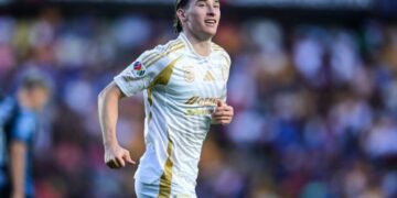 Marcelo Flores se acerca a Canadá y reabre el debate sobre su futuro internacional