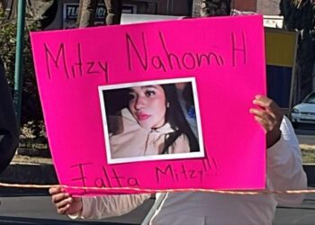 Familiares bloquean Avenida Tláhuac para exigir la localización de Mitzy, joven desaparecida