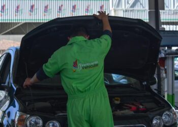 Edomex ajusta tarifas de verificación vehicular; así quedan los precios para 2026