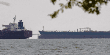 Éxodo de petroleros sancionados tras operativo en Caracas: al menos 16 buques salen de Venezuela