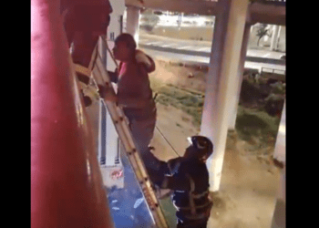 Rescate nocturno en el Trolebús Elevado de Iztapalapa