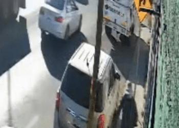 Exhiben robo de cachorro por repartidores de gas en Tlaxcala