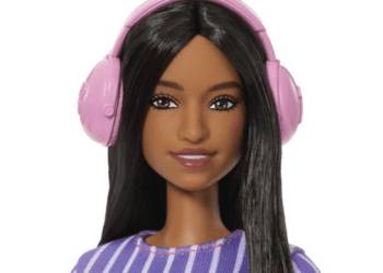 Mattel lanza su primera muñeca Barbie con autismo
