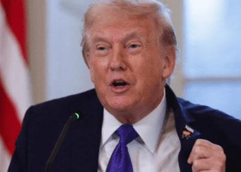 Trump amenaza con aranceles a países que comercien con Irán