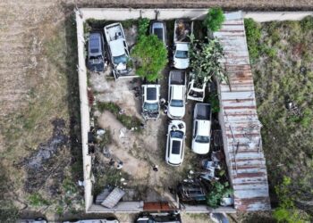 ¡CAYÓ EL “NIDO” DE RATAS! Reventaron bodega de autos robados en Zapopan: ¡Tenían hasta un Porsche!
