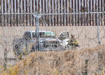 ¡FUEGO EN LA FRONTERA! Agentes gringos balean a civil en Arizona: Lo reportan “herido de muerte” mientras EU arde en protestas