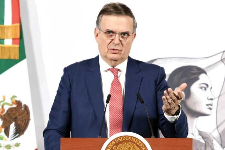 Marcelo Ebrard llama a la cautela ante arancel global anunciado por Donald Trump