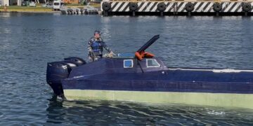 Secretaría de Marina traslada a Manzanillo semisumergible con 4 toneladas de presunta droga