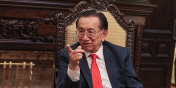 Asunción de mandatario interino en Perú desata polémica por antecedentes y declaraciones