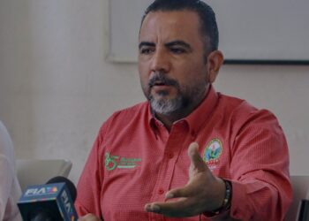 Trabajadoras y trabajadores del Estado de Nayarit, agremiados al SUTSEM, emprenden éxodo a pie de Tuxpan a Tepic ante falta de pago de prestaciones y denuncian criminalización de la protesta social