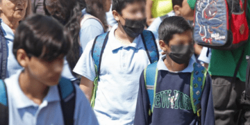 Escasez y alza de precios complican la compra de cubrebocas en Guadalajara por brote de sarampión