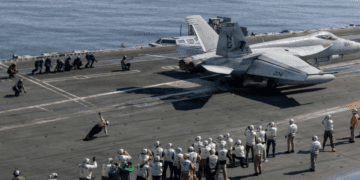 ¡TENSIÓN MÁXIMA! Trump envía segundo portaviones para presionar a Irán por acuerdo nuclear