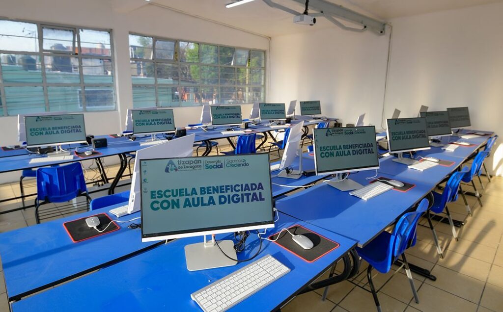 Pedro Rodríguez continúa modernizando las escuelas de Atizapán, con aulas digitales